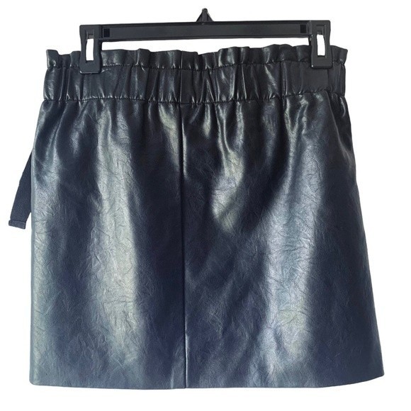 JOLT BLACK FAUX LEATHER MINI SKIRT SIZE SMALL GENTLY USED - Picture 5 of 7